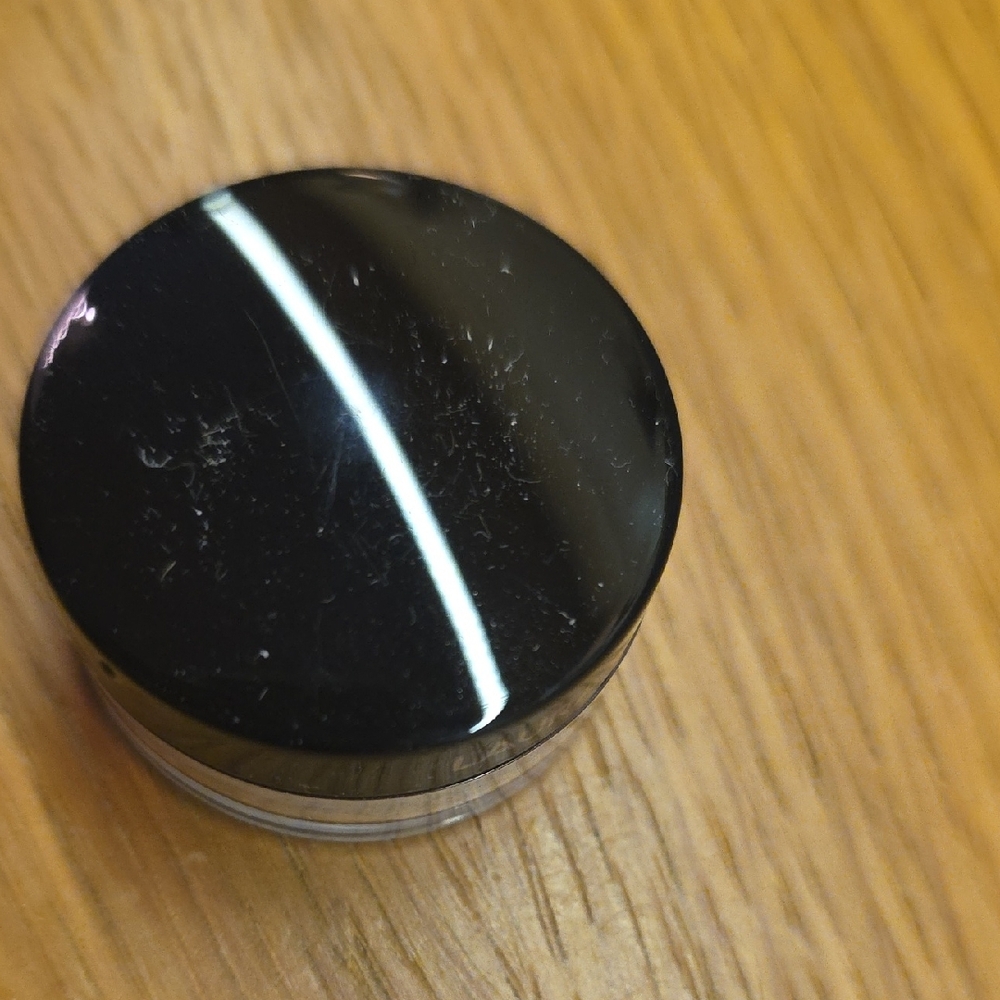 Laura Mercier Mini Translucent Setting Powder - Picture 2 of 2
